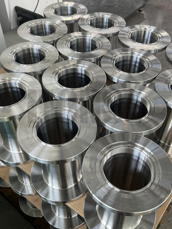 Cad iad na húsáidí coitianta a bhaineann le cruach dhosmálta 304?