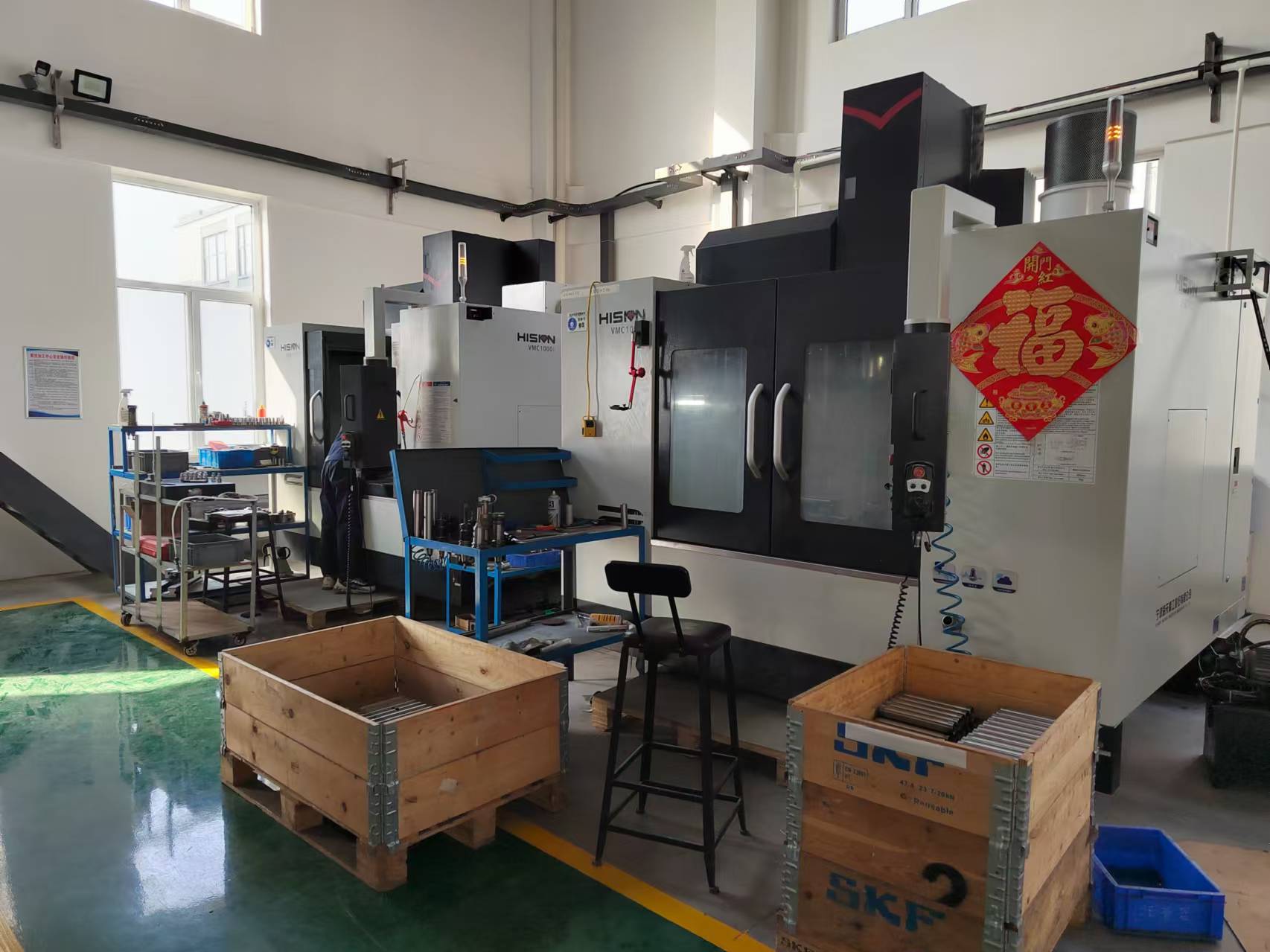 Cad iad na príomhphróisis a bhaineann le meaisínithe rialaithe uimhriúil?