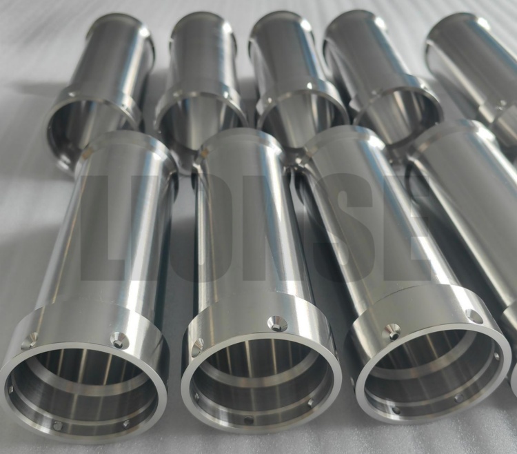 Cén fáth go bhfuil tíotáiniam ina ábhar idéalach d'innealtóireacht long?