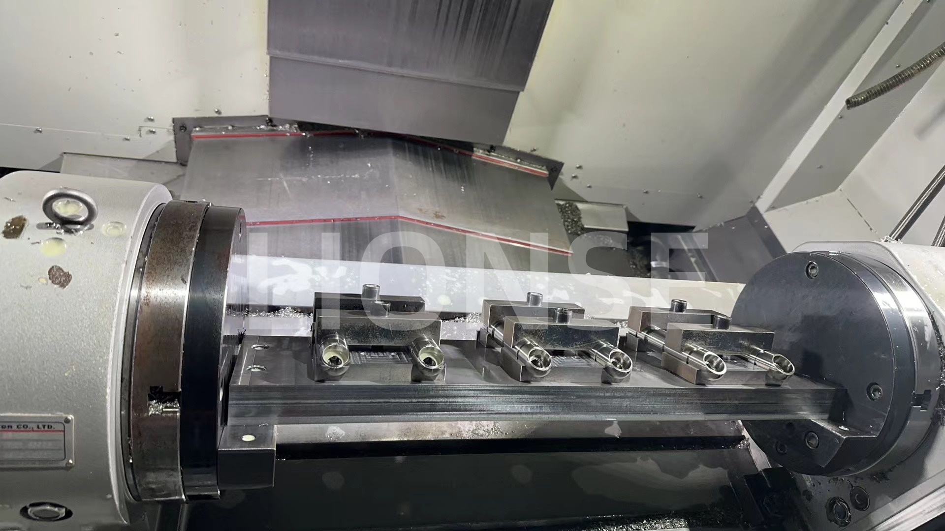 Cén trealamh muirí ar leith ar féidir cóimhiotal tíotáiniam GR5 a úsáid dó?