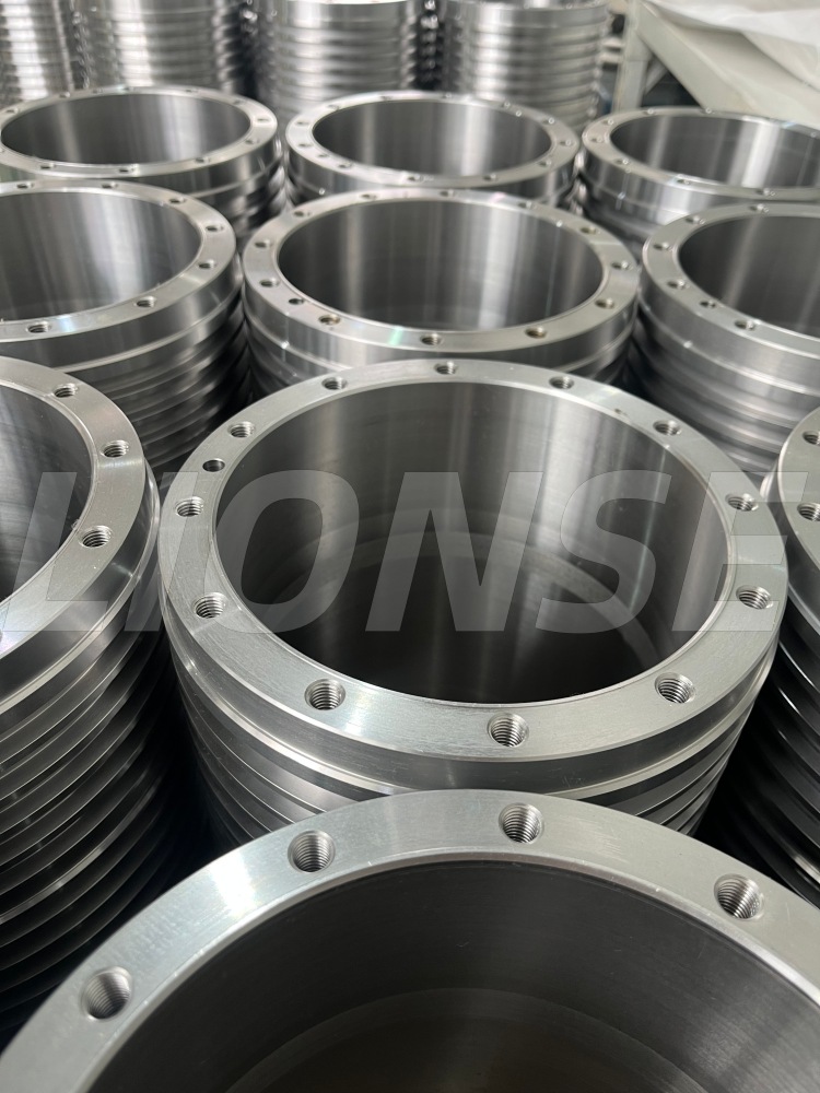 Cumhachtaíonn atriall teicneolaíochta uasghrádú tionsclaíoch - úsáideoir Páirteanna Muinchille Meaisínithe i gcaibidil nua d'fheidhmchláir ardchruinneas