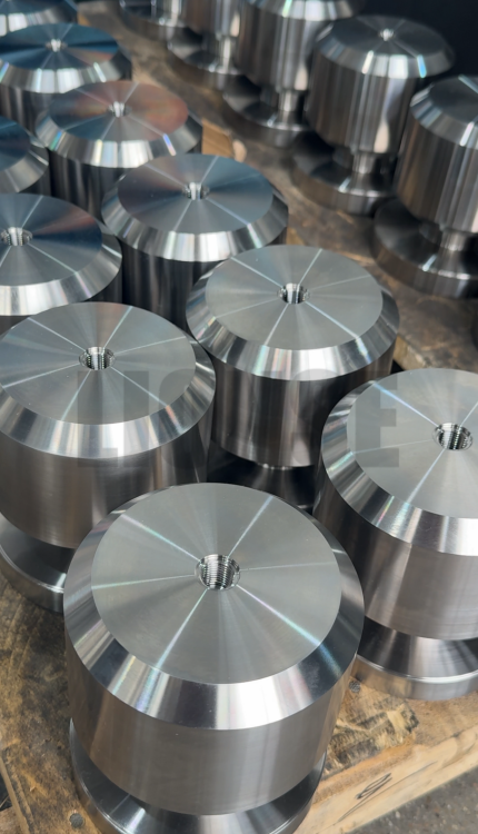 Cén fáth a roghnaíonn cruach dhosmálta 304 chun gabhálais comhla a mhonarú?