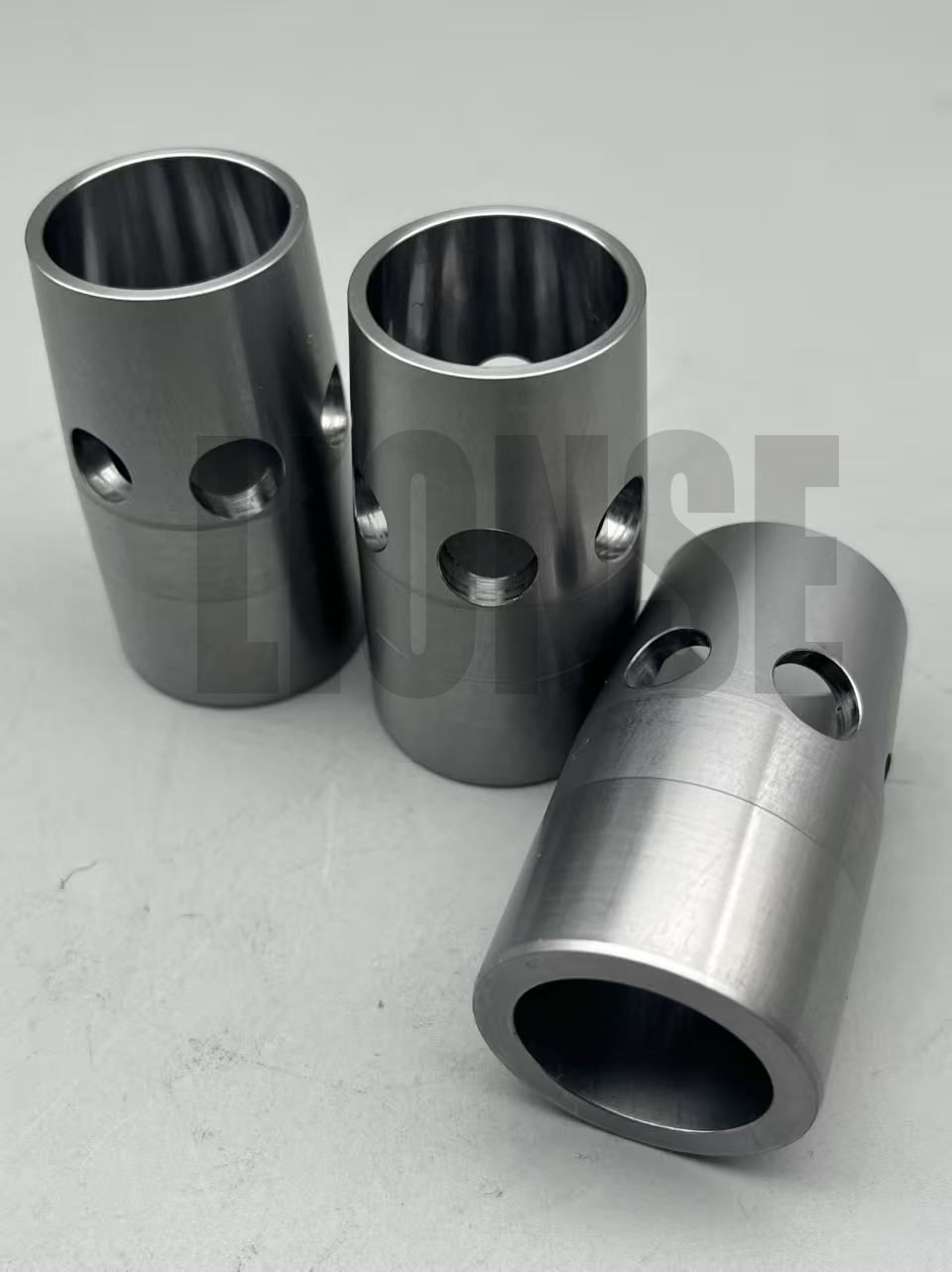 Saincheaptha CNC Machined Cruach Dhosmálta Muinchille Bushing le Poill gathacha